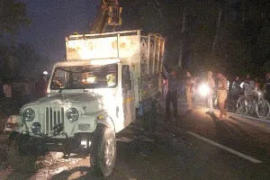 पीलीभीत: पिकअप की टक्कर से दो बच्चों की मौत, पिता गंभीर..आधार कार्ड अपडेट कराकर लौटते वक्त हादसा