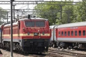 त्योहारों पर योगी सरकार का बड़ा तोहफा:दशहरा-छठ पर लखनऊ से चलेंगी स्पेशल ट्रेन, इन दिन से शुरू होगी सुविधा 