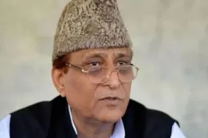 UP : शत्रु संपत्ति के मामले में कोर्ट में पेश हुए आजम, अब एक अक्टूबर को सुनवाई