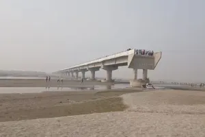 हवा में लटकता पुल : खल्लपुर में अधूरे ब्रिज के नए डिजाइन को मिली मंजूरी, अब बजट का इंतजार