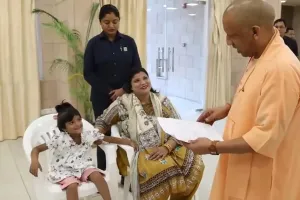 CM योगी से मिली कानपुर की नन्ही मायरा, एडमिशन कराने की लगाई गुहार, कहा- मुझे डॉक्टर बनना है