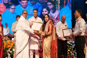 बाराबंकी: राज्य अध्यापक पुरस्कार 2024 से सम्मानित हुईं शिक्षिका लक्ष्मी सिंह, समर्पण और नवाचार की बनीं मिसाल