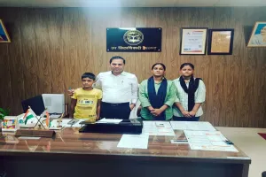 बाराबंकी: एसडीएम ने ली तीन बच्चों के पढ़ाई की जिम्मेदारी, पिता की मृत्यु के बाद आर्थिक तंगी से जूझ रहे थे बच्चे 