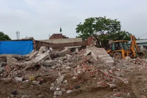 लोधेश्वर महादेव धाम:  कॉरिडोर निर्माण के लिए गरजा बुलडोजर, कई घर जमींदोज