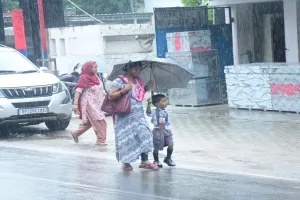  Barabanki Weather: बाराबंकी में बिजली की गड़गड़ाहट के साथ जमकर हुई बारिश, तो उमस के तेवर पड़े ठंडे  
