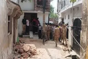 गोंडा: जर्जर मकान की छत गिरने से मलबे में दबकर चार मजदूर घायल, एक की हालत गंभीर