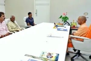 गाजीपुर नोनहरा कांड: मुख्यमंत्री योगी ने मृतक के परिजनों से की मुलाकात, कहा- दोषियों के खिलाफ होगी कड़ी कार्रवाई   