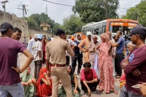 हमीरपुर जिला कारागार में बंदी की संदिग्ध मौत पर बवाल, परिजनों ने हत्या का लगाया आरोप, सड़क जाम