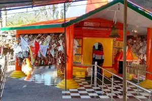 चितई गोल्ज्यू देवता:  यहां अर्जी लगाने से मिलता है न्याय, मनोकामना पूरी होने पर लोग चढ़ाते हैं घंटियां