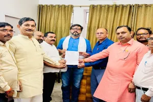 बाराबंकी: सेवारत शिक्षकों की सेवा सुरक्षा को लेकर सौंपा ज्ञापन, सुप्रीम कोर्ट के आदेश को बताया अव्यावहारिक