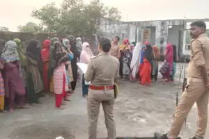Bahraich News:  मदरसे पर जब पड़ा अचानक छापा, तो शौचालय में बंद पायी गईं 40 नाबालिग छात्राएं, जांच शुरू 
