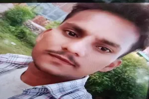 कानपुर: ससुराल में घर के बाहर ई-रिक्शा में मृत मिला युवक, परिजनों ने काटा हंगामा, लगाया हत्या का आरोप 