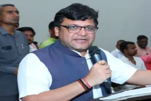 अयोध्या : राहुल गांधी को संविधान पर भरोसा नहीं, योगी के मंत्री ने विपक्ष पर साधा निशाना 