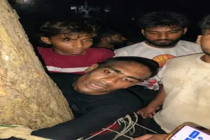 गोंडा न्यूज:  चोरी की अफवाह में विक्षिप्त युवक को पेड़ से बांधकर पीटा, पुलिस ने बचाई जान