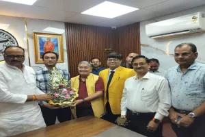 कानपुर: डायबिटीज के प्रति जागरूकता बढ़ाने को ब्रजेश पाठक से मिले डॉक्टर्स, किया आमंत्रित  