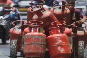 क्या आप रसोई गैस आपूर्तिकर्ता से नाराज हैं?, 'एलपीजी पोर्टेबिलिटी' में मिलेगा कंपनी बदलने का विकल्प