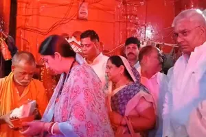 अमेठी पहुंची पूर्व सांसद स्मृति ईरानी, अहोरवा भवानी मंदिर में किया दर्शन-पूजन, कालिकन धाम के लिए रवाना 