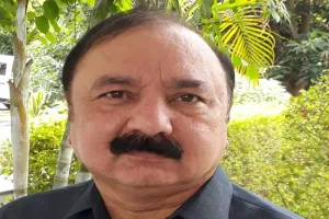 अमेठी : सांसद किशोरी लाल शर्मा ने सैनिक स्कूल को दान की नई बस 