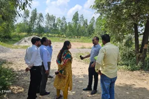 बाराबंकी: उपमंडी स्थल की जमीन वापस पाने की मांग तेज, किसानों ने सीएम लिखा पत्र, एसडीएम ने किया भूमि का मौका मुआयना