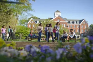 Campus: बदल गई पढ़ाई, अब स्किल से ही कमाई