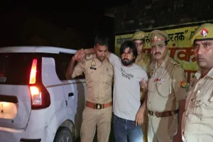 सीतापुर : बरेली का इनामी लुटेरा मुठभेड़ में गिरफ्तार, पैर में लगी गोली से हुआ घायल