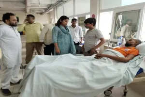  सांसद प्रिया सरोज ने दिखाया बड़ा दिल, सड़क हादसे में घायल युवक के पिता को इलाज के लिए दिए रुपए