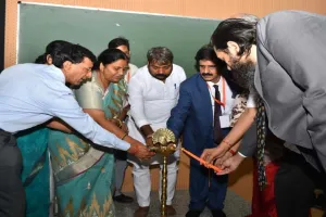 कानपुर: GSVM में पहली बार की गई ऑटोमेटिक रोबोट से मृत देह पर सर्जरी, चार कैडवर पर स्पाइन की जटिलताओं को दूर करने की विधि सीखाई गईं