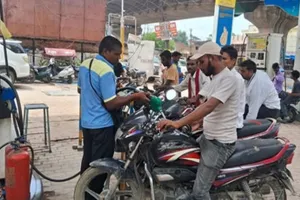 Bareilly : बिना हेलमेट पेट्रोल देने वाले पंप संचालकों पर कार्रवाई की तैयारी