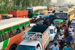 पितृ विसर्जन अमावस्या : दिल्ली-लखनऊ नेशनल हाईवे व गजरौला-तिगरी मार्ग पर लगा भीषण जाम 