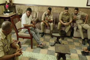 UP : रामलीला मंचन के दौरान काटी बिजली, आक्रोशित ग्रामीणों कर दी जेई की धुनाई