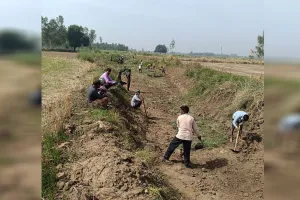 मनरेगा : वित्तीय संकट से हांफ रही विकास की गाड़ी, निर्माण सामग्री का भुगतान हो रहा न राजगीरों का