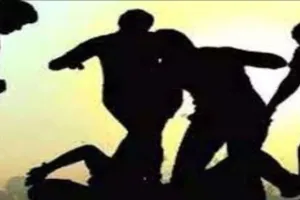 Moradabad : बीच रास्ते से स्कूटी हटाने पर बवाल, दबंगों ने छात्रों को पीटा