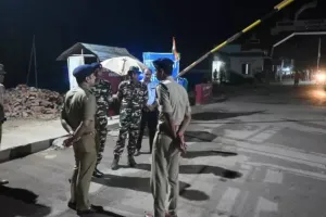 नेपाल हिंसा... यूपी में अलर्टः DGP राजीव कृष्ण के निर्देश के बाद नेपाल सीमा से सटे 7 जिलों में हाई अलर्ट 