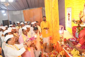 नगर भ्रमण को निकले गणपति, गोमती में किया स्नान... 351 परिवारों ने बप्पा को समर्पित किया छप्पन भोग