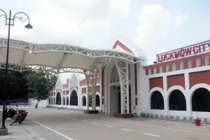 हाईटेक सिटी स्टेशन पर मिलेंगी एयरपोर्ट जैसी सुविधाएं... जल्द होगा लोकार्पण, स्टेशन पर नहीं थम रहा कुत्तों का आतंक