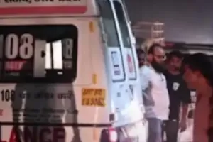 Lucknow News: 100 की रफ्तार में दौड़ रही थार ने ई-ऑटो में मारी टक्कर, दो युवकों की मौत, छह घायल