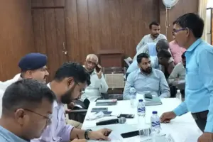 अधिशाषी अधिकारी और रुदौली सीएचसी अधीक्षक को लगी फटकार, समाधान दिवस में अधिकारियों ने सुनी लोगों की समस्याएं