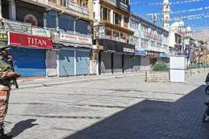 लेह में पांचवें दिन भी कर्फ्यू, स्थिति की समीक्षा के लिए उपराज्यपाल की बैठक आज