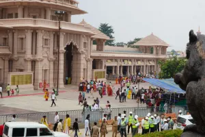Ram Mandir: राम जन्मभूमि पर स्थापित हुई गिलहरी की मूर्ति, रामायण की कथा से है प्रेरित