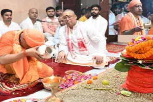 UP News: नवरात्र के पहले दिन योगी आदित्यनाथ समेत कई नेताओं ने सुख, शांति और समृद्धि की कामना की 