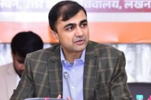 बढ़ सकता है निलंबित IAS अभिषेक प्रकाश का संकट, 20 सितंबर को पूरा हो जाएगा छह माह 