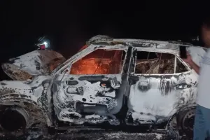 Chhattisgarh News: तेज रफ्तार बोलेरो और एक कार में भीषण टक्कर, दो लोगों की मौत, तीन रेफर