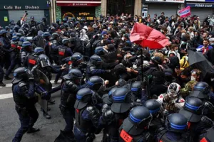 France Protest: बार-बार प्रधानमंत्री बदलने से गुस्साए लोग, प्रदर्शनकारियों और पुलिस के बीच हिंसक झड़प, 200 से अधिक गिरफ्तार