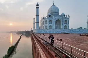 Agra News: ताजमहल की दीवारों तक पहुंचा पानी, यमुना नदी का जलस्तर बढ़ा 