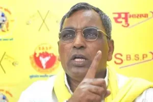 ABVP ने ओपी राजभर को भेजा लीगल नोटिस... पहले घर के सामने हुआ बवाल अब और बढ़ी मुश्किलें