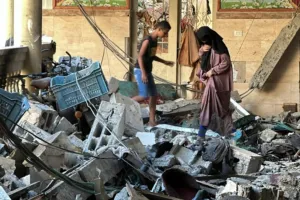 गाजा पट्टी में इजराइली हमलों में कम से कम 31 लोगों की मौत, 63,557 फलस्तीनियों की अब तक गई जान