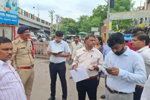 Lucknow News: चरक चौराहे की डिजाइन बदलेगी, जाम से मिलेगी राहत, पैदल यात्रियों के लिए बनाया जाएगा पाथ-वे