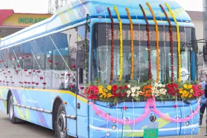 ग्रेटर नोएडा में नई इलेक्ट्रिक बसों का शुभारंभ, परिवहन मंत्री ने दिखाई हरी झंडी