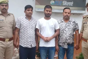 Lucknow News: सॉल्वर गैंग चलाने वाले डॉक्टर समेत तीन गिरफ्तार, यूपी पुलिस ने किया मास्टर प्लान का पर्दाफाश