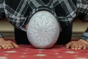 UP News: कुशीनगर में लड़के का धर्मांतरण कराकर मदरसे में पढ़ाने के आरोप में मौलवी गिरफ्तार, जानें क्या है 10 साल से जुड़ा राज